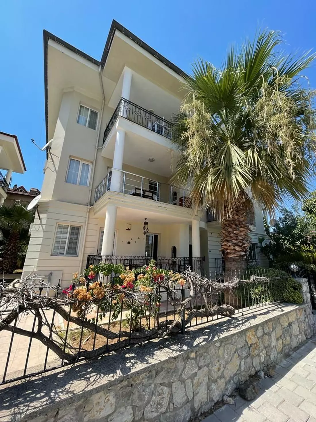 Apartment For Sale 400 Meters From The Cordon In Fethiye Babatasi