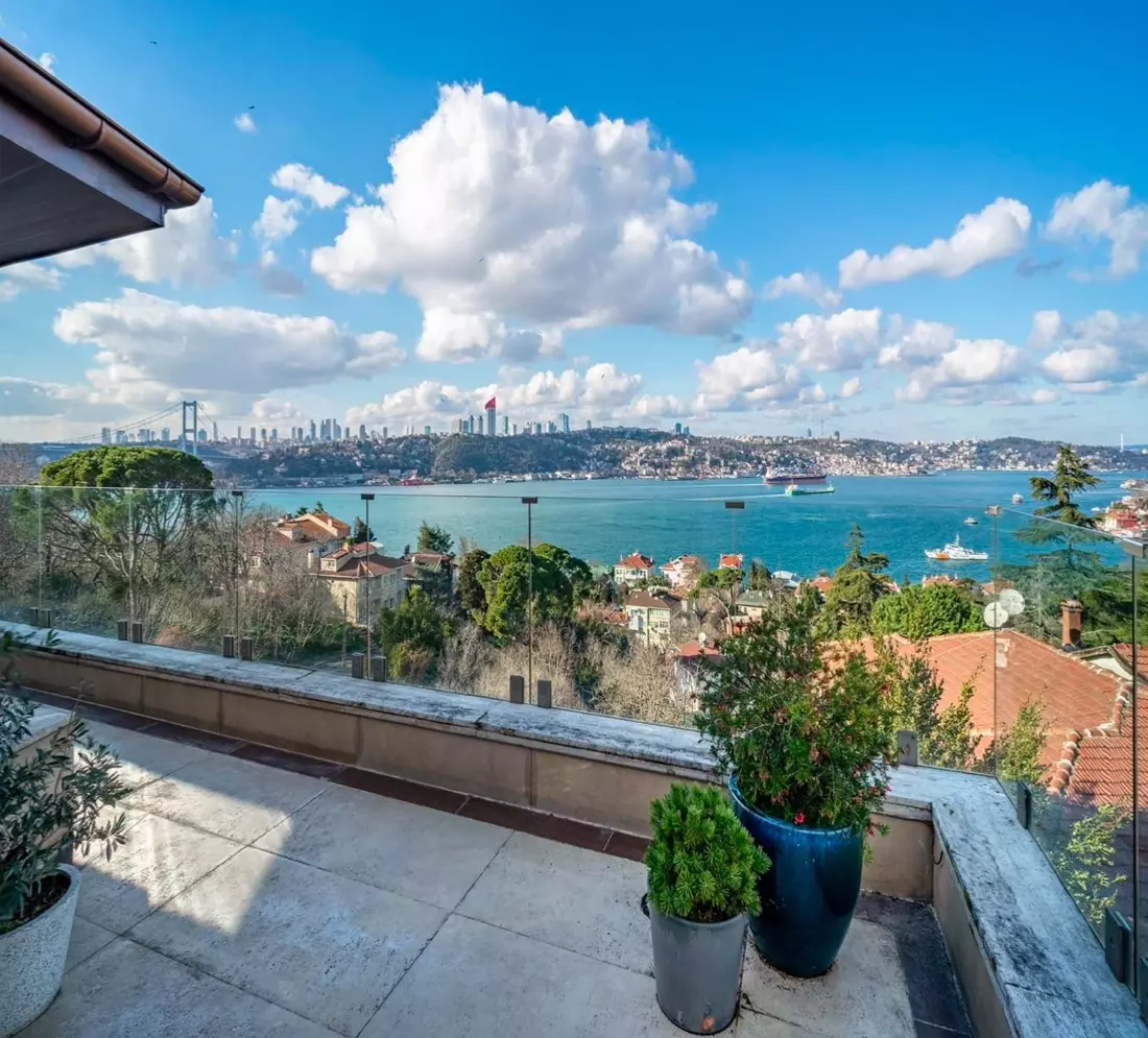 Striking Bosphorus View Luxury Apartment in Decent Neighborhood Üsküdar with Peaceful Terrace