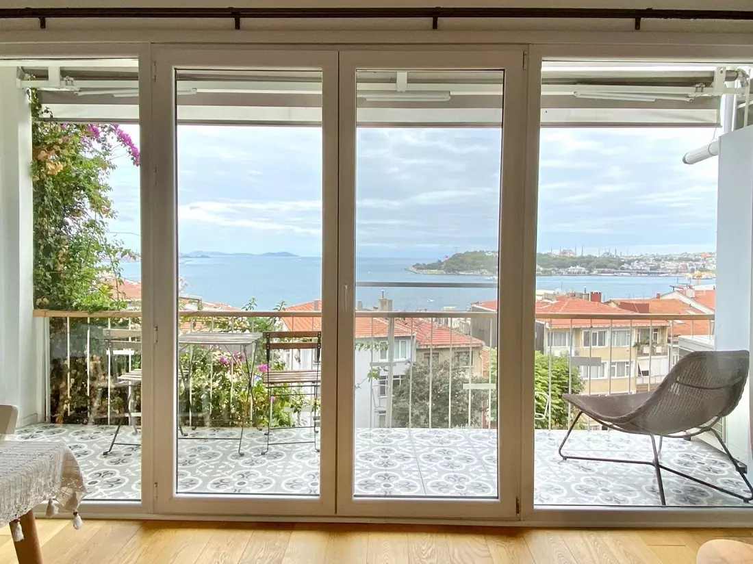 Modern Design&Sea View Apartment in Decent Neighbourhood