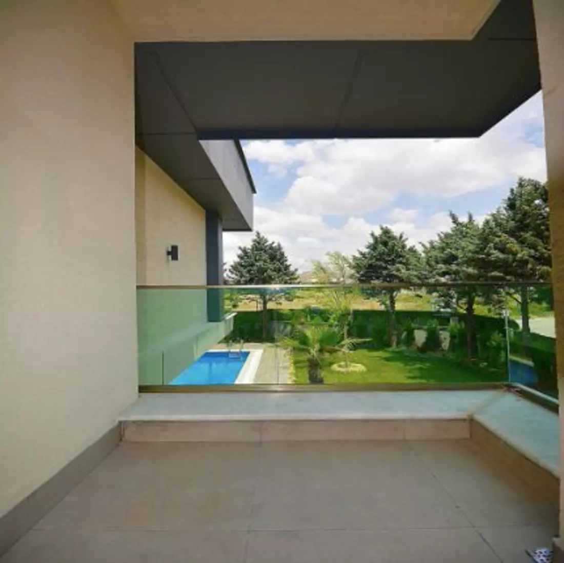 Exquisite Modern Villa With Rich Social Facilities in Beylikduzu