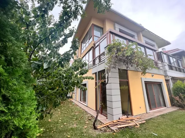 Ready-To-Move Well-Maintained Villa in Basaksehir