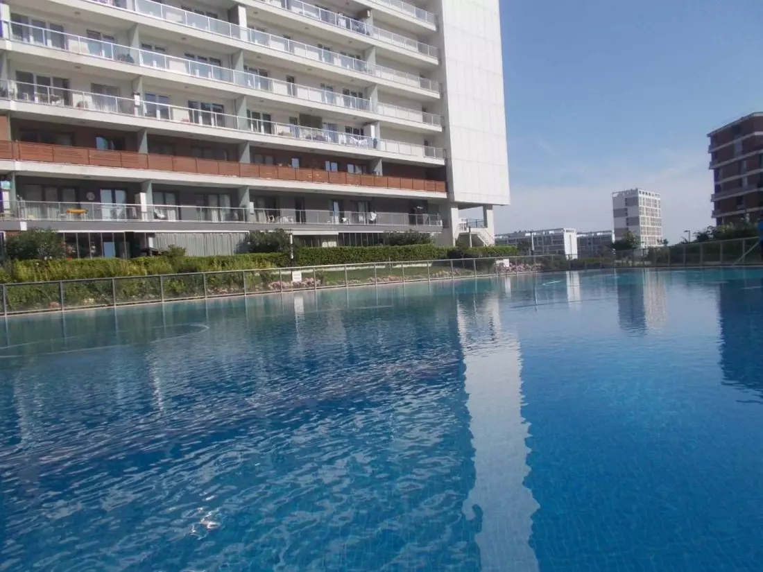 Luxury apartment& Swimming Pool and very close to E-80 Highway in Kucukcekmece