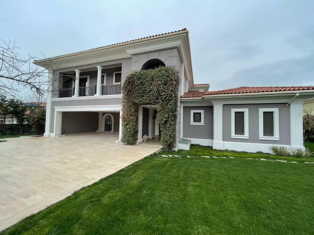Luxury Mansion 2340 m2 Land in Buyukcekmece