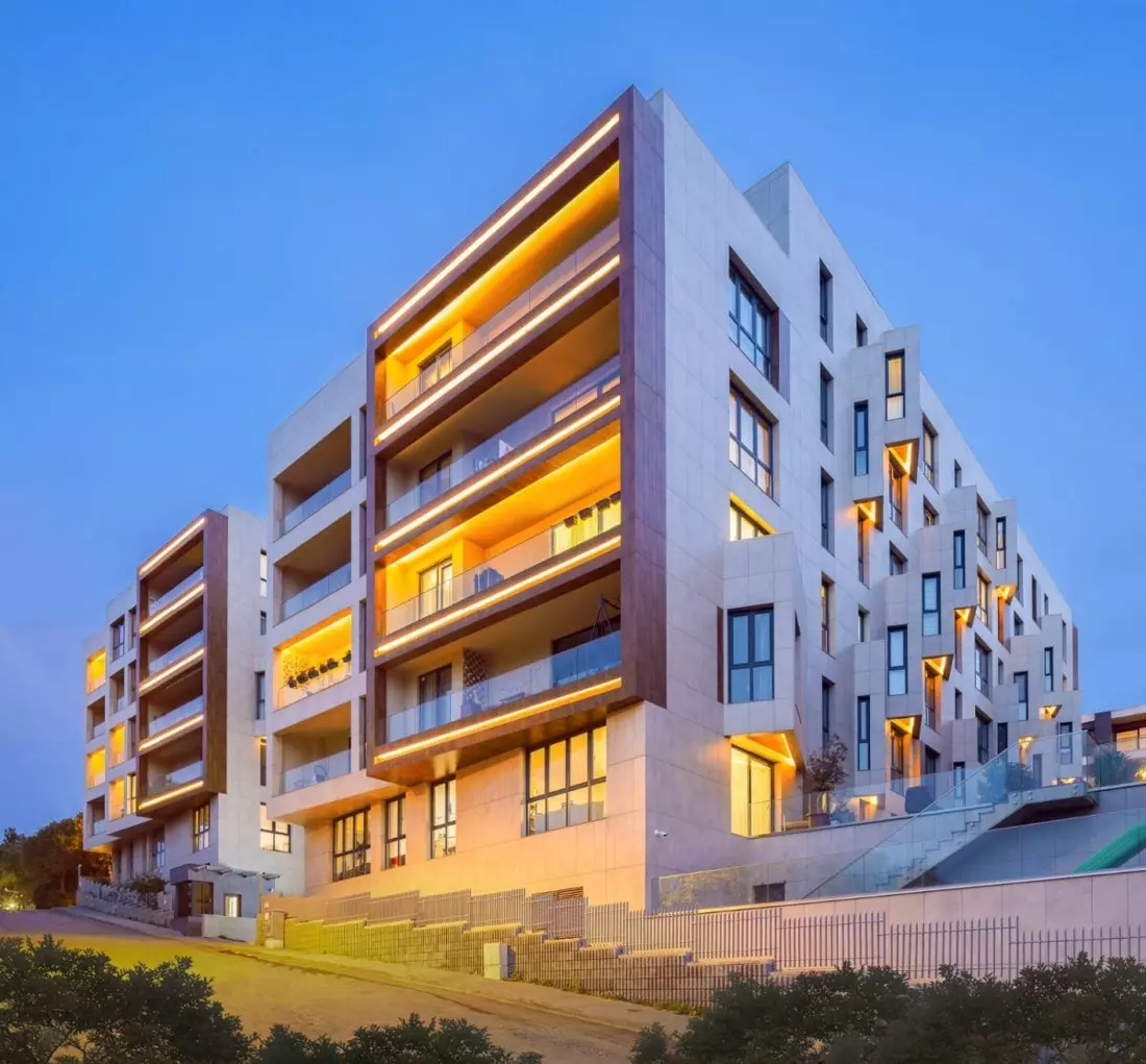 Nish Design Kemerburgaz Apartments with Spacious Balconies Next to Green Hills