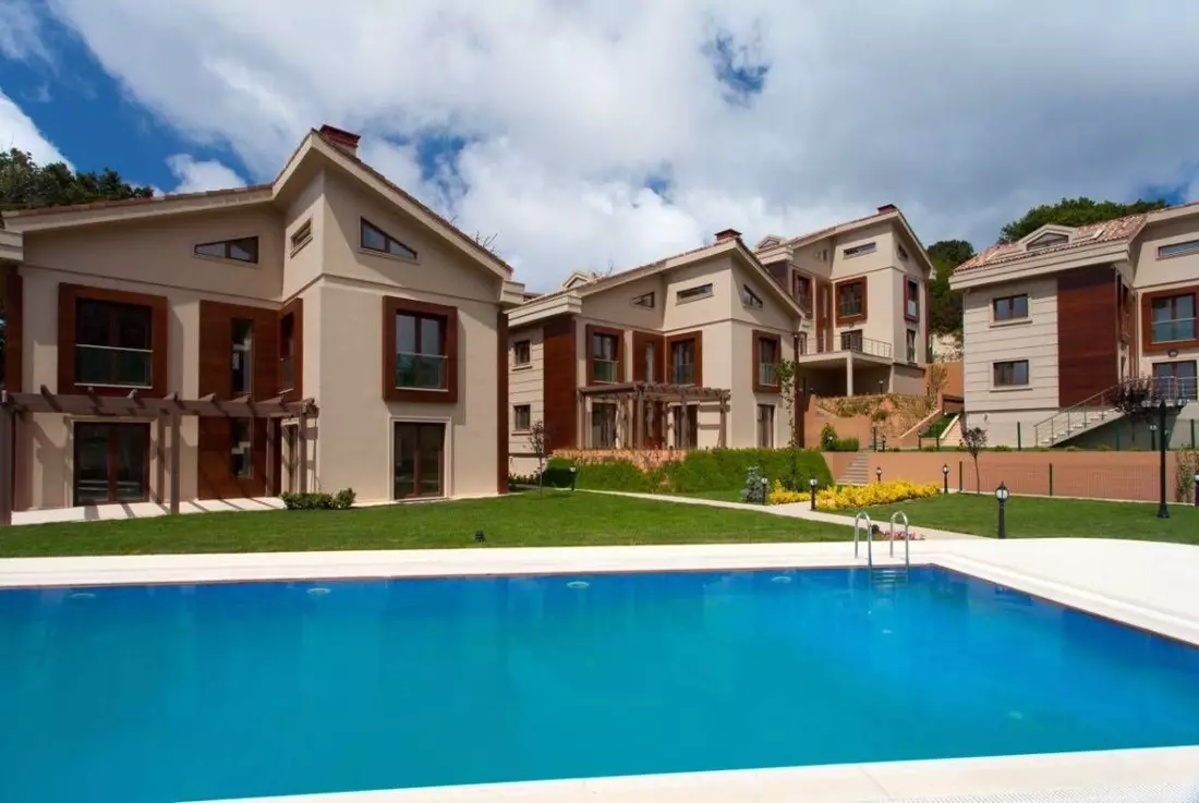 4 Villas For Sale Are Built On 2000 m2 Of The Plot In Istanbul Sariyer.