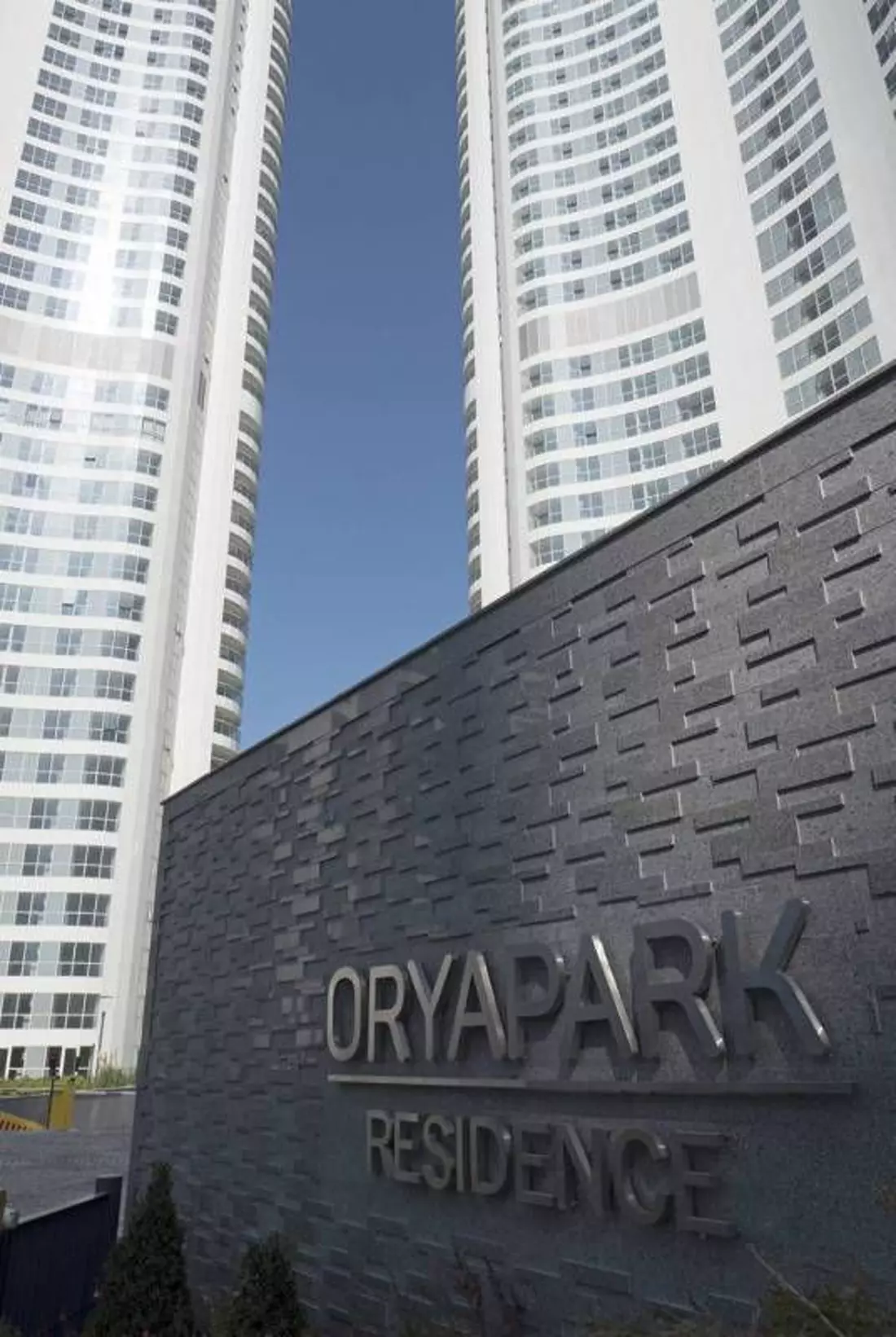 Turnkey Exclusive Apartments with Refreshing Green Landscape Close to Metro & Financial Center