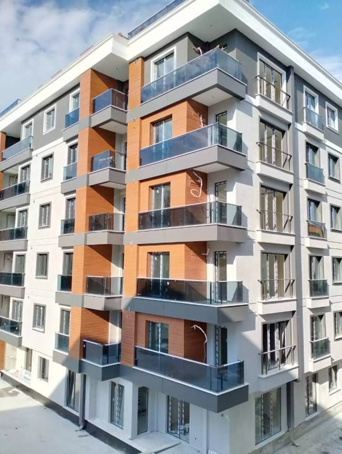 Affordable Ready to Move Beylikduzu Homes Close to Seaside & Shopping Malls